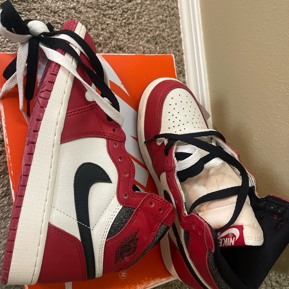 Jordan 1 retro high OG “Chicago” Lost and Found - Picture 3 of 10